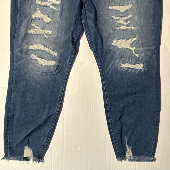 Torrid NWT Bombshell Distressed Skinny Jeans Women's 26R High Rise Stretch Denim - Picture 7 of 12